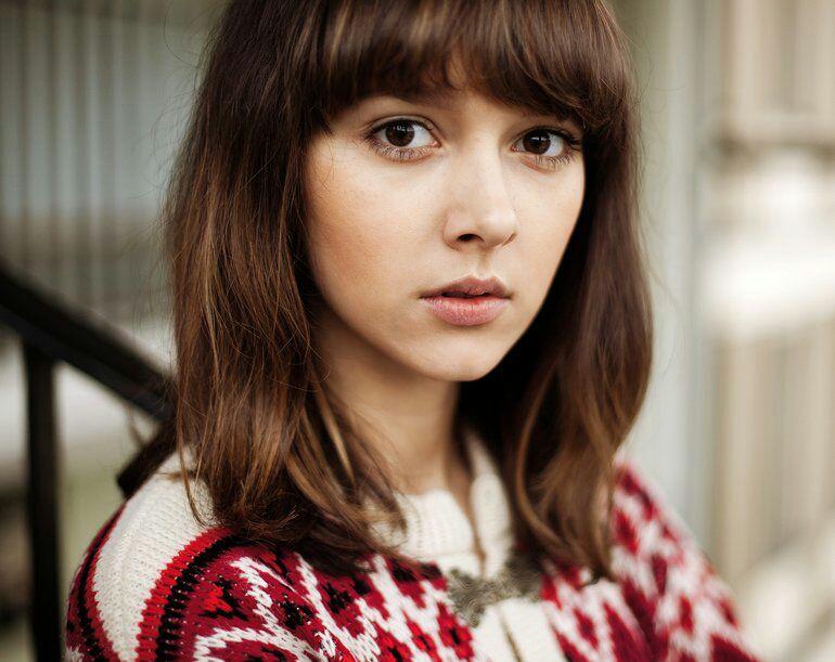 巫师3血与酒中欧立安娜唱的歌lullaby of woe现实中的女声歌手是谁啊?