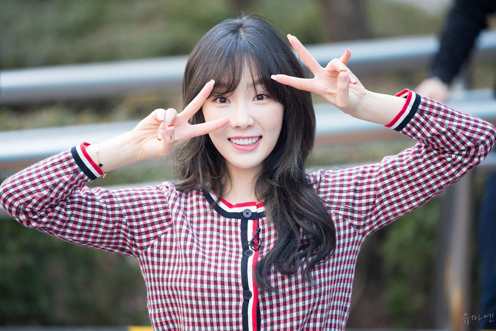 请问姑娘们有泰妍的电脑壁纸嘛