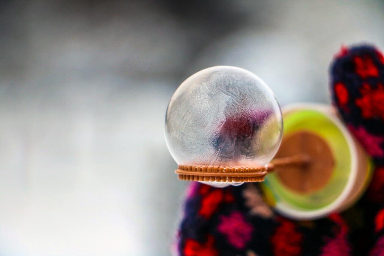 4. 填充泡沫材料选