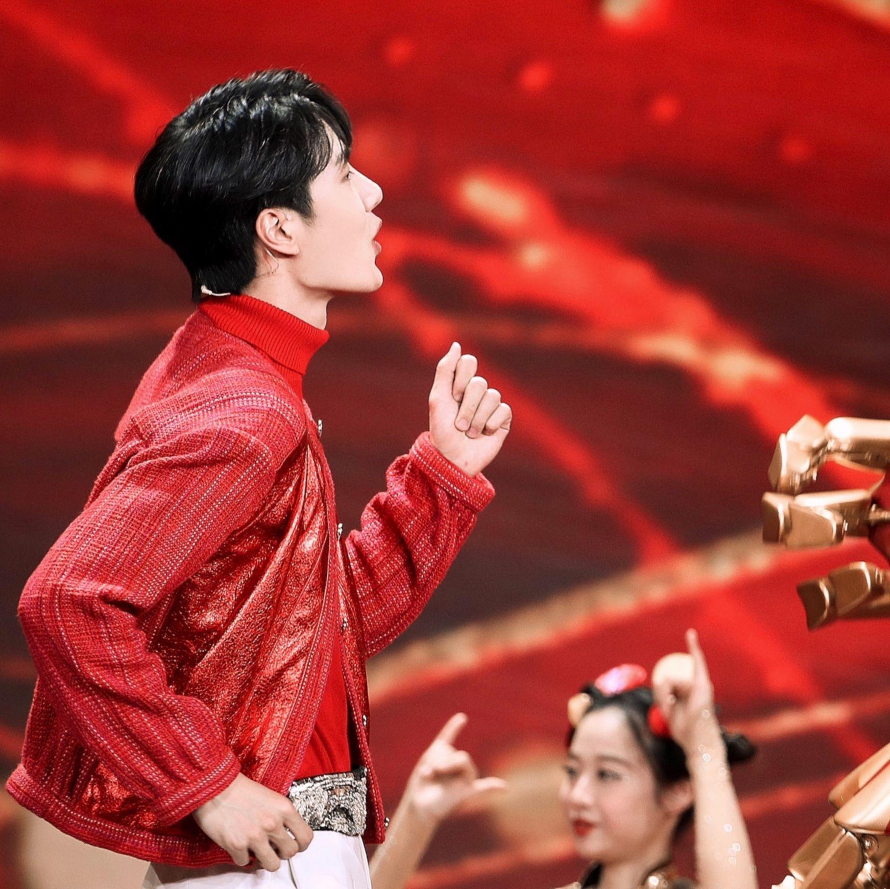 如何评价王一博在2021央视春晚中的表现