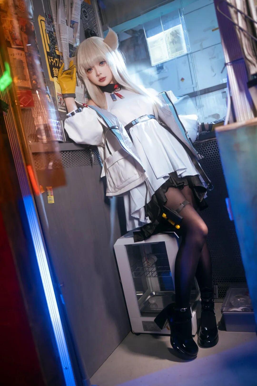 白发＋兽耳，这组合太犯规！明日方舟：终末地 佩丽卡cos - 知乎