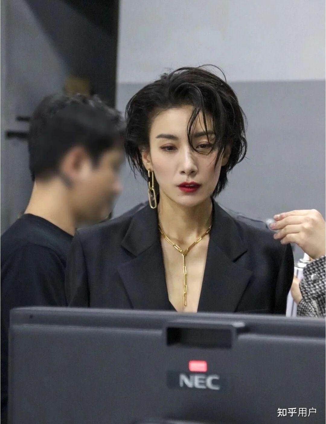 如果亲爱的l可以拍成电影或电视剧你觉得国内那些演员可以出演其中的
