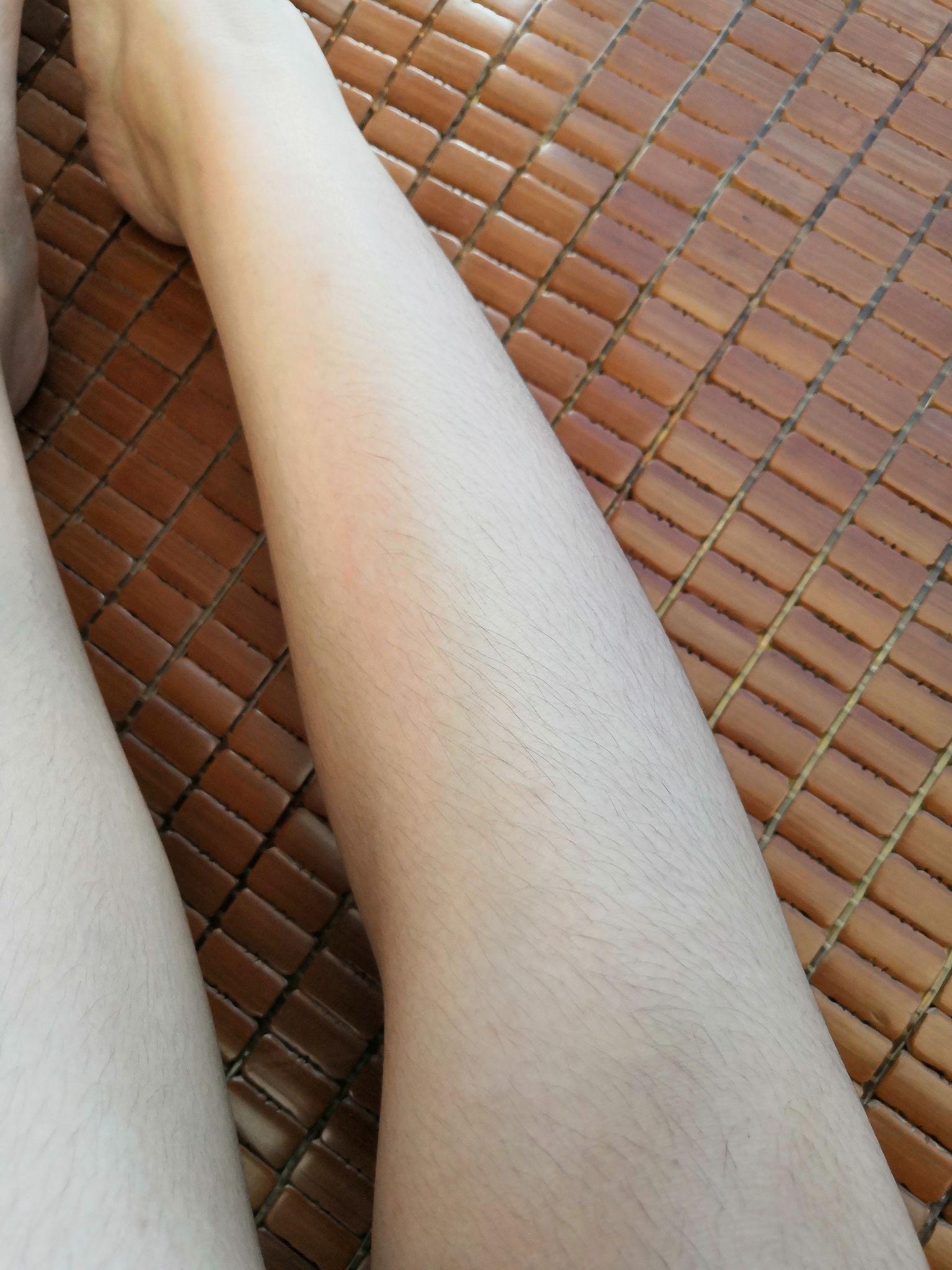 男生看到有腿毛的女生是什么感受?