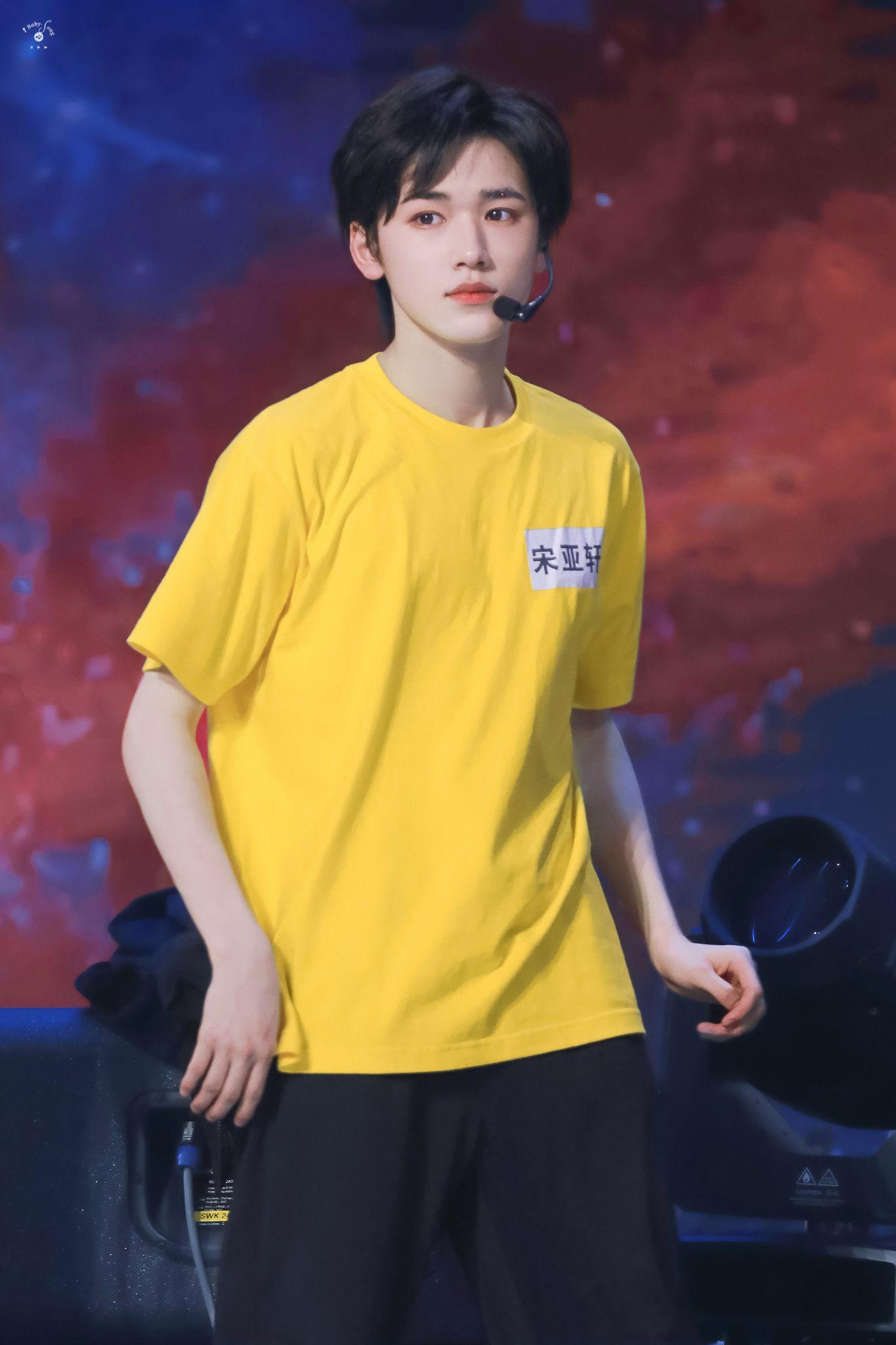 有没有宋亚轩的帅照最好是没刘海没水印超a的那种越多越好