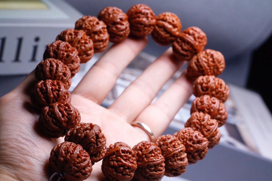 文玩核桃越大越贵吗？野生小核桃恰恰相反！ - 知乎