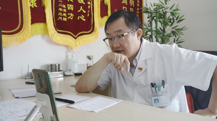 我是皮肤科医生刘军连,原北京301医院皮肤科主任医师,医科大学教授.