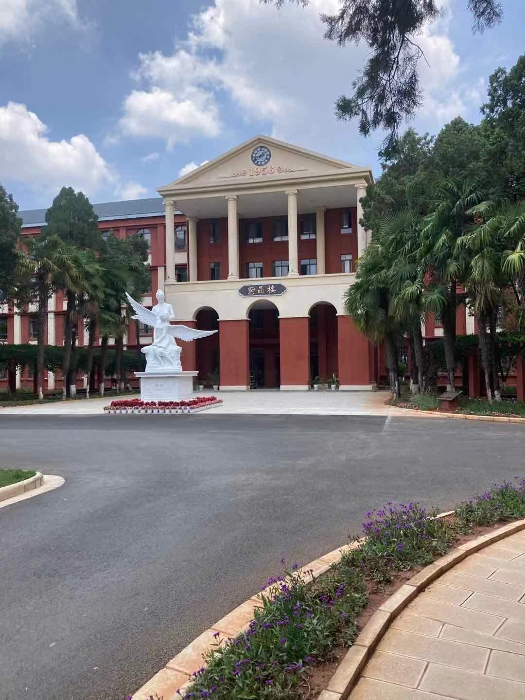 云南旅游职业学院是怎样?