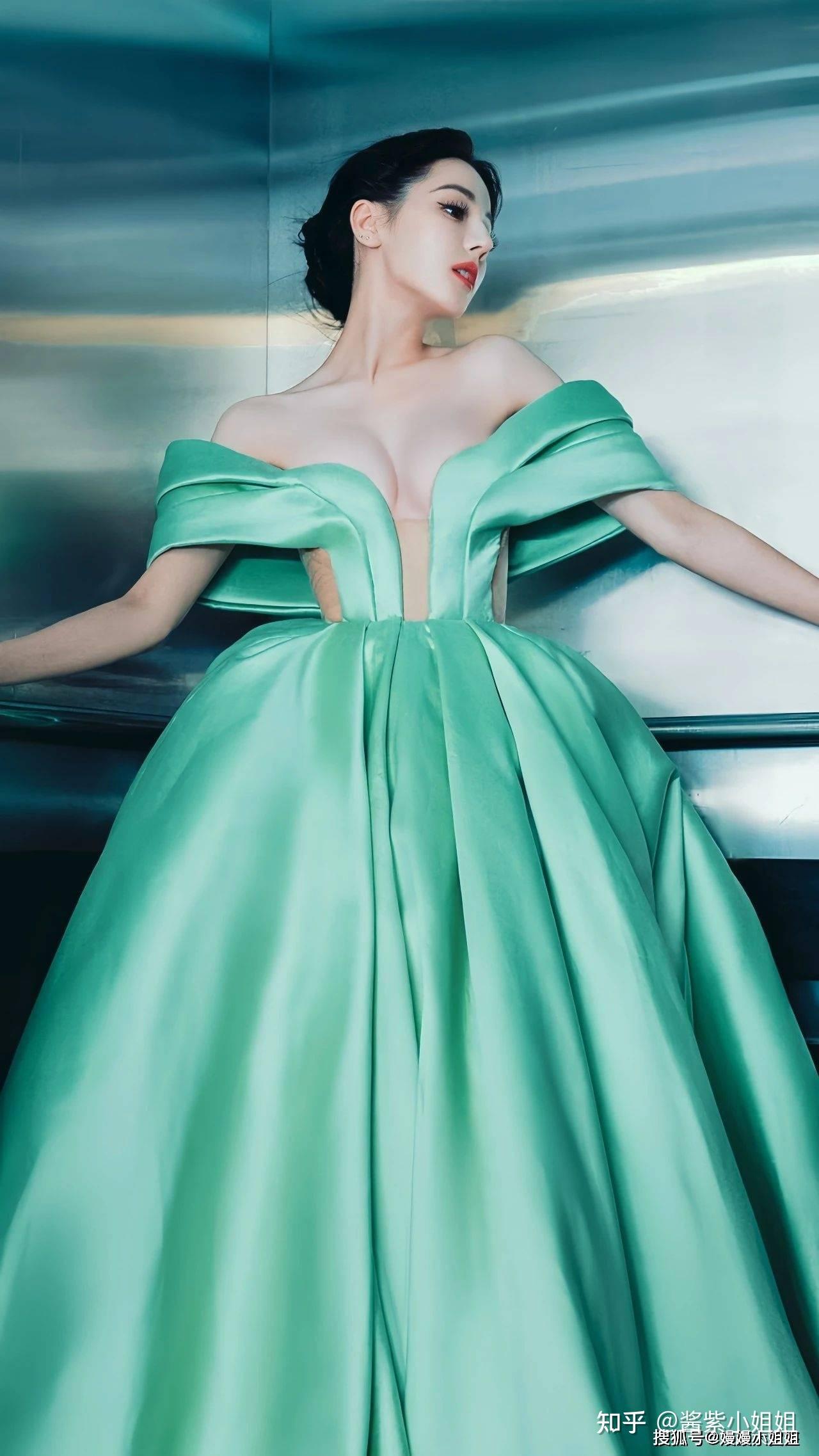 迪丽热巴最惊艳的礼服造型是哪一款?