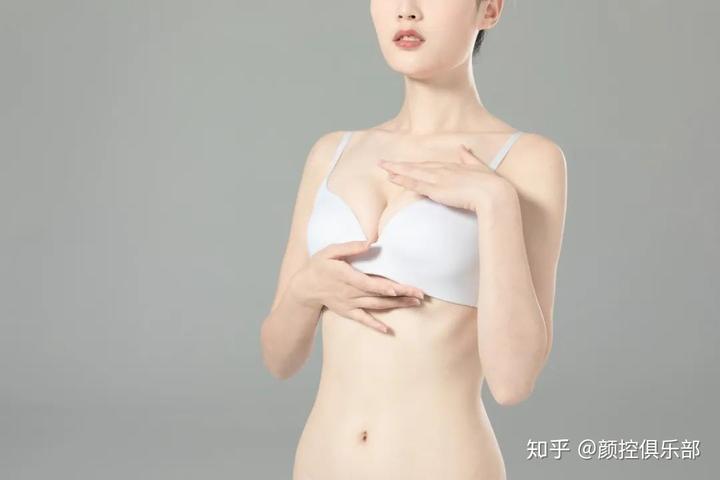 隆胸