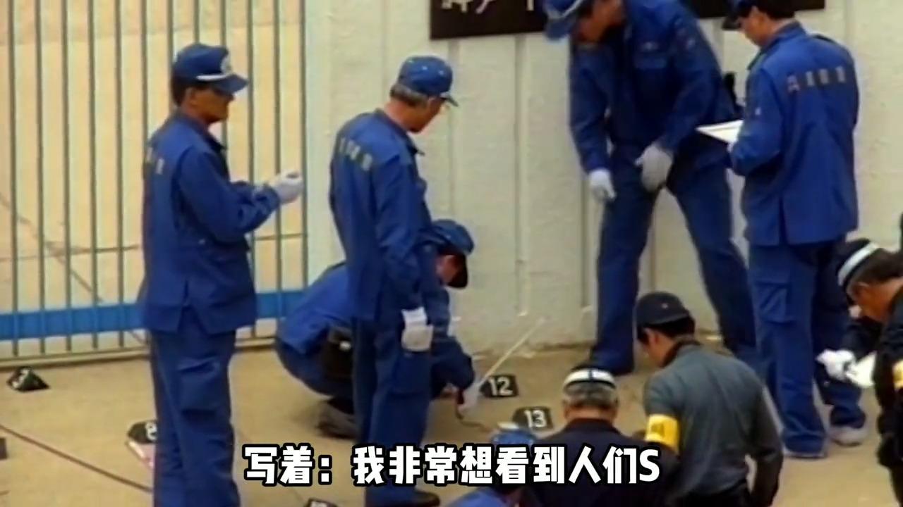 日本的校园霸凌有多严重因为成绩好被人塞进了健身床垫里面