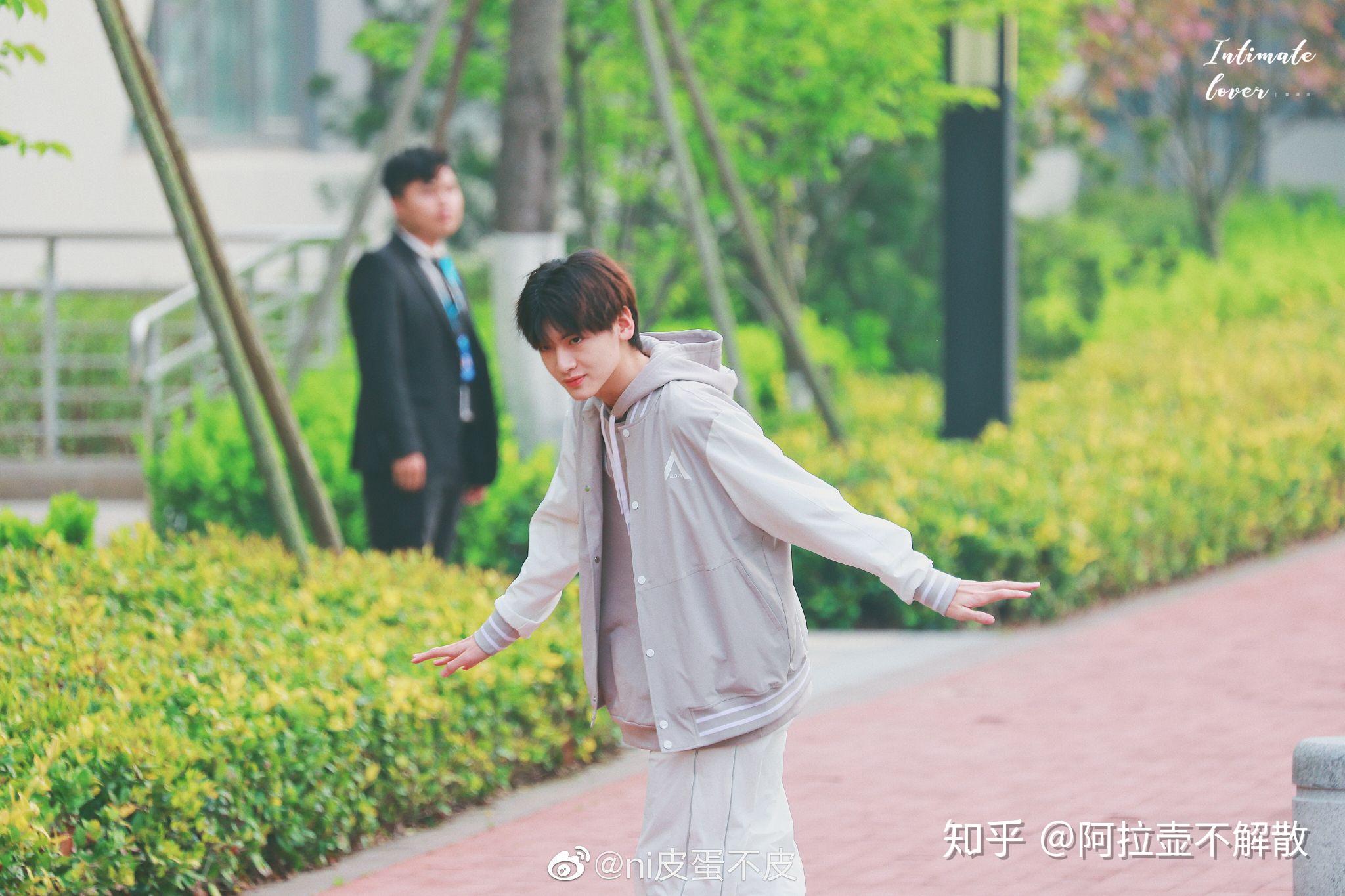 有没有人觉得翟潇闻在模仿郭子凡的路线