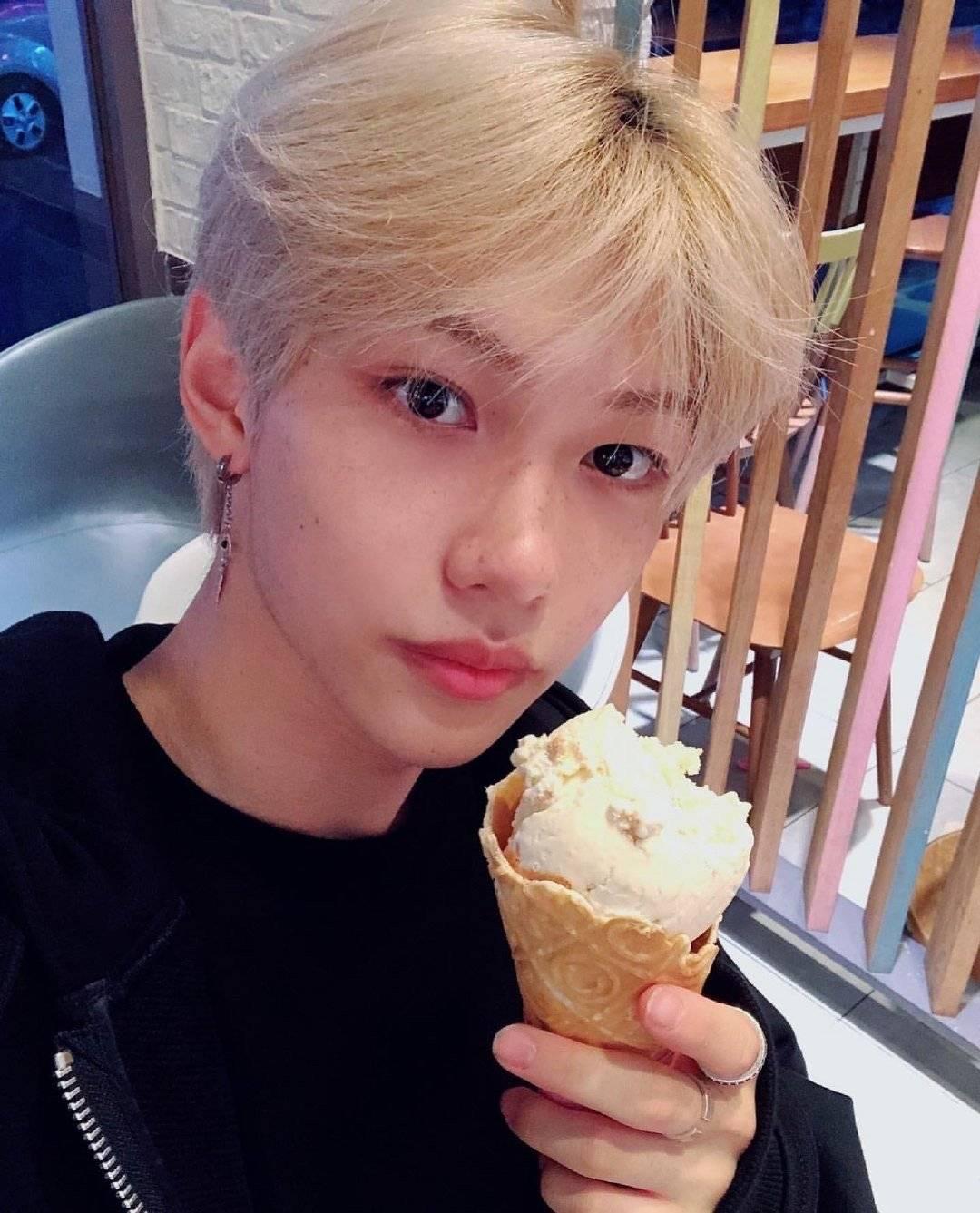 如何看待straykids的李龙馥的长相? - 知乎