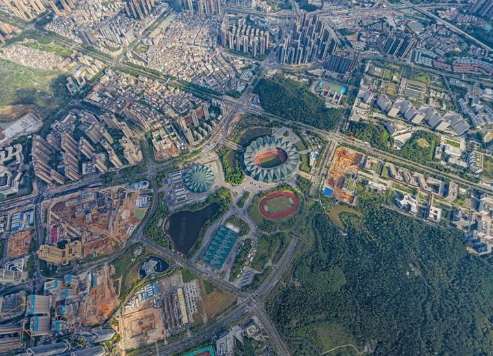 航拍深圳大运中心体育馆全景，从2018年到2021年分享 - 知乎