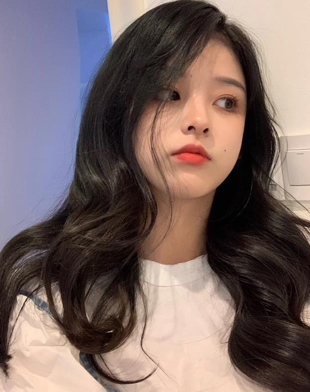 这么高的发际线适合什么发型? - 知乎