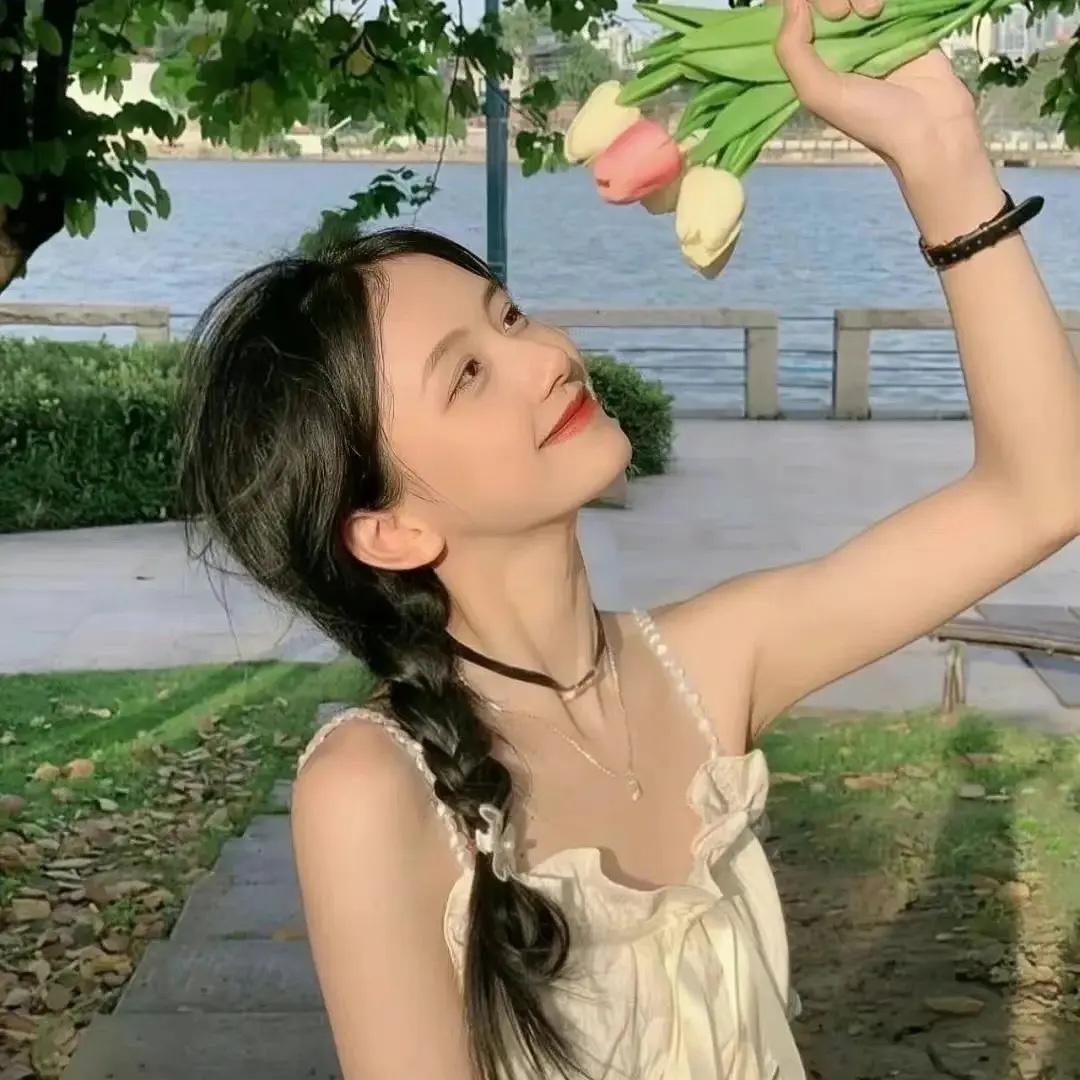 氛围感的女生微信头像有哪些