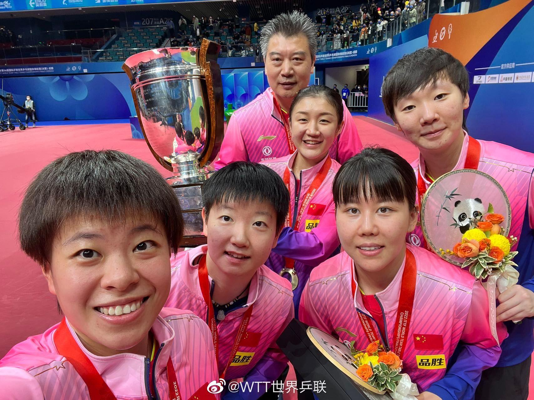 东京奥运会乒乓球女团决赛，中国乒乓球女团战胜日本，夺得金牌……