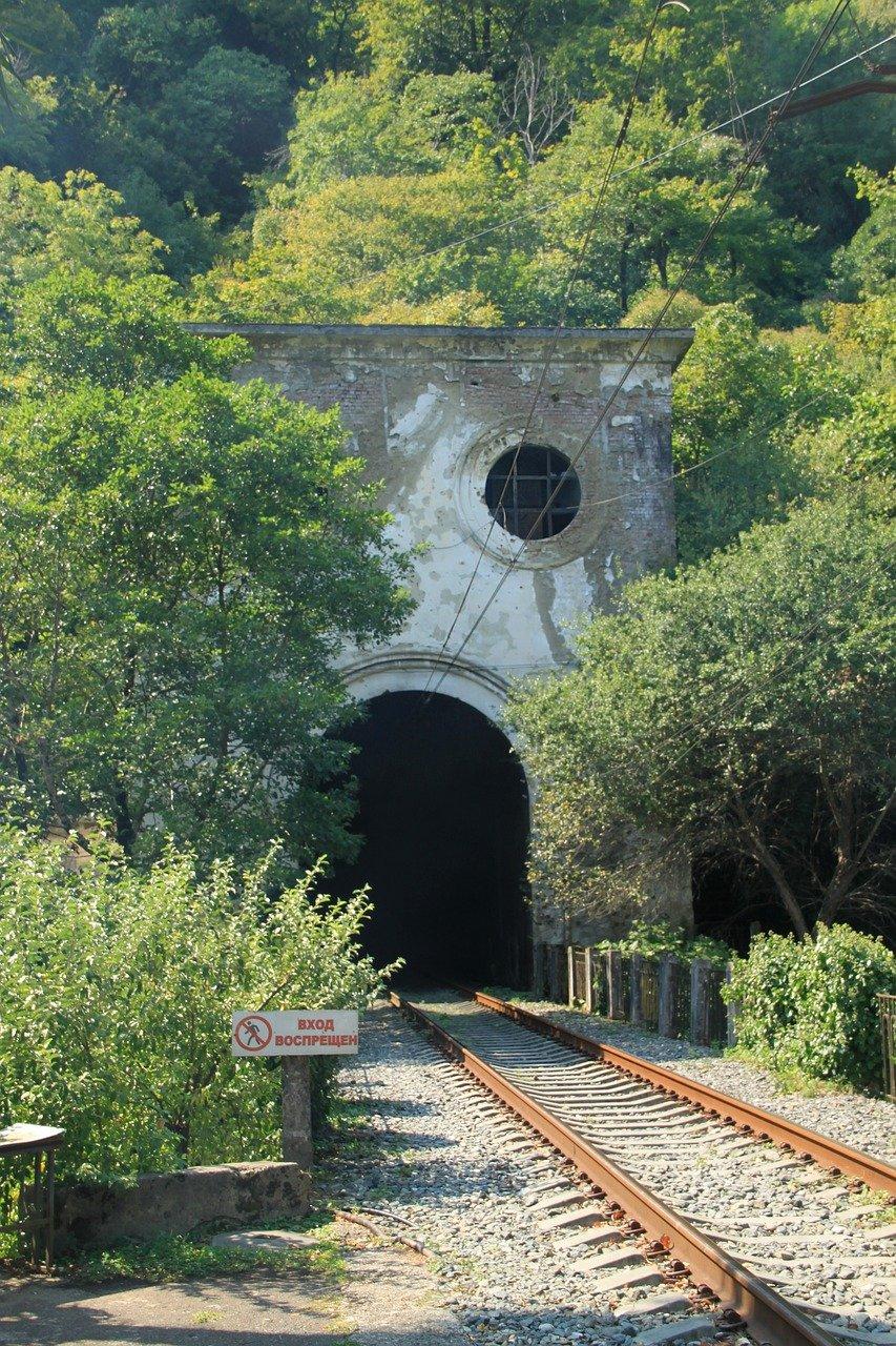 2. 隧道施工安全