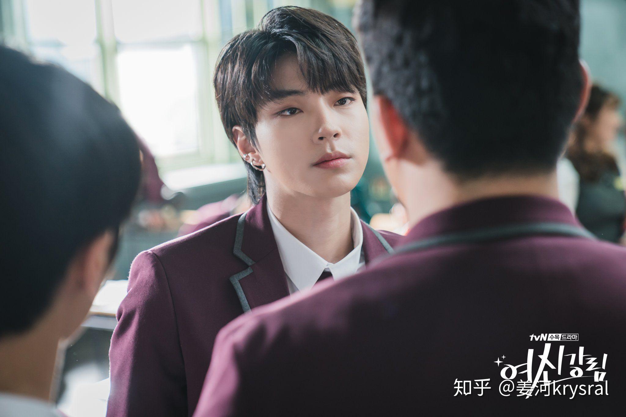 有黄仁烨壁纸吗? - 知乎