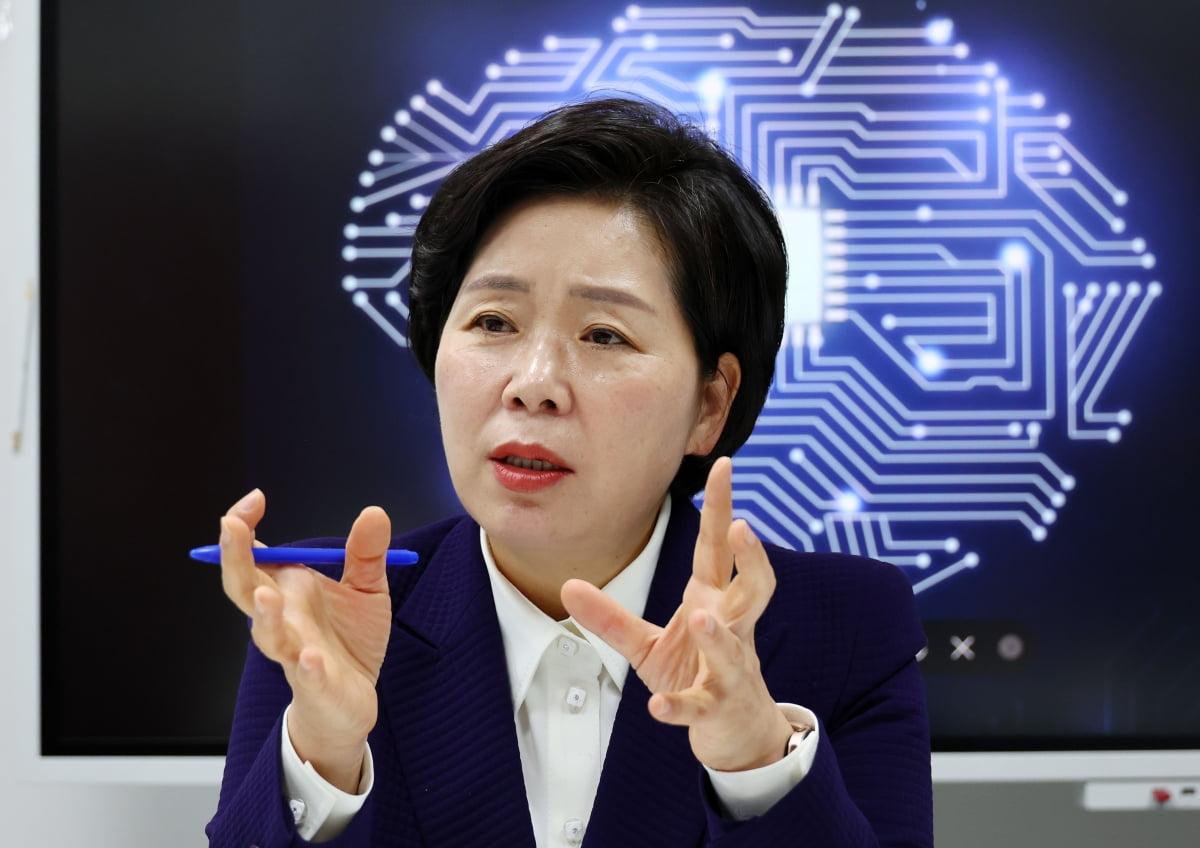韩议员,前三星高管敦促美国放弃对华芯片战略,「美国越制裁,中国越