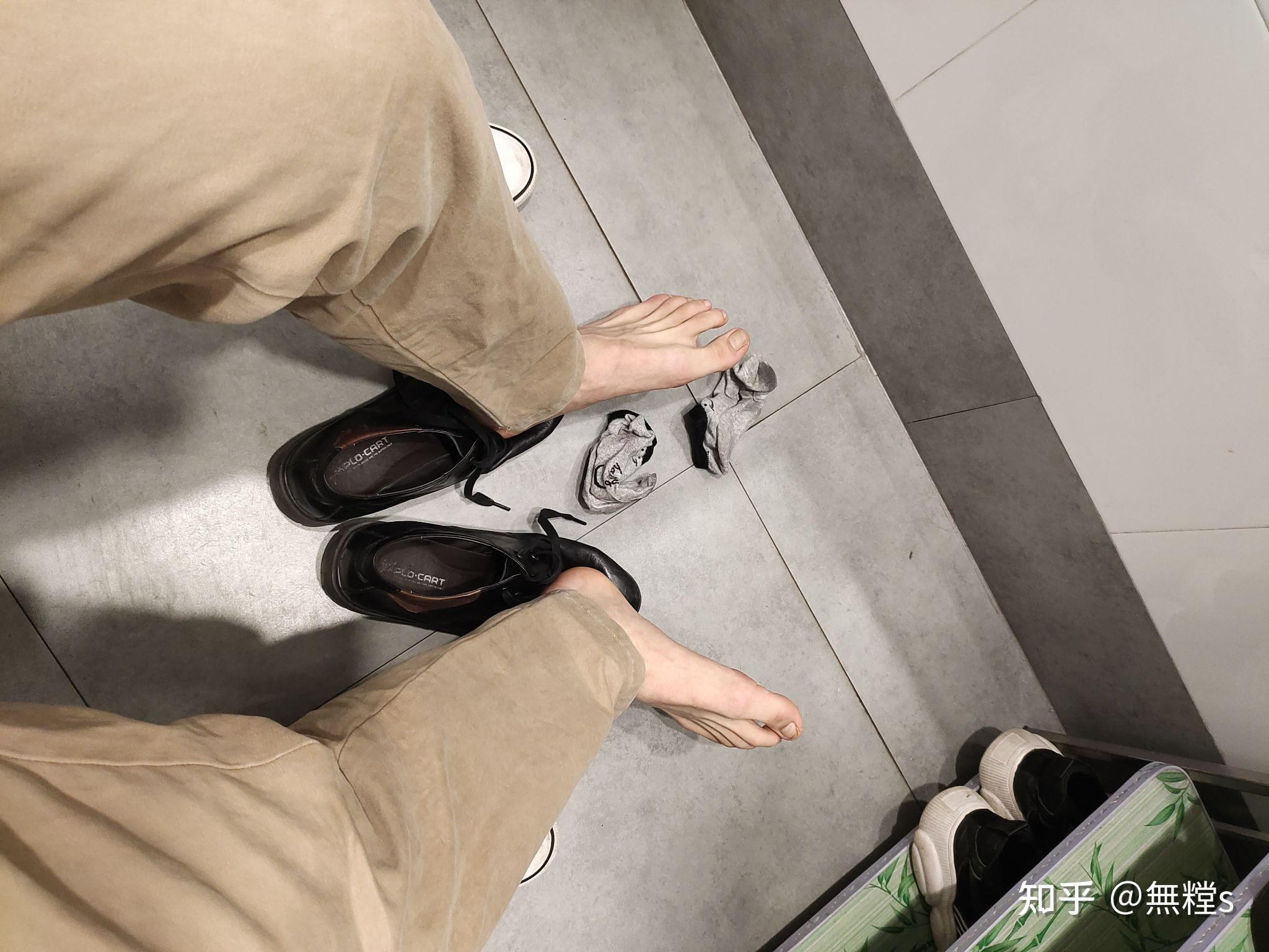 男孩子的脚脚能有多可爱? - 知乎