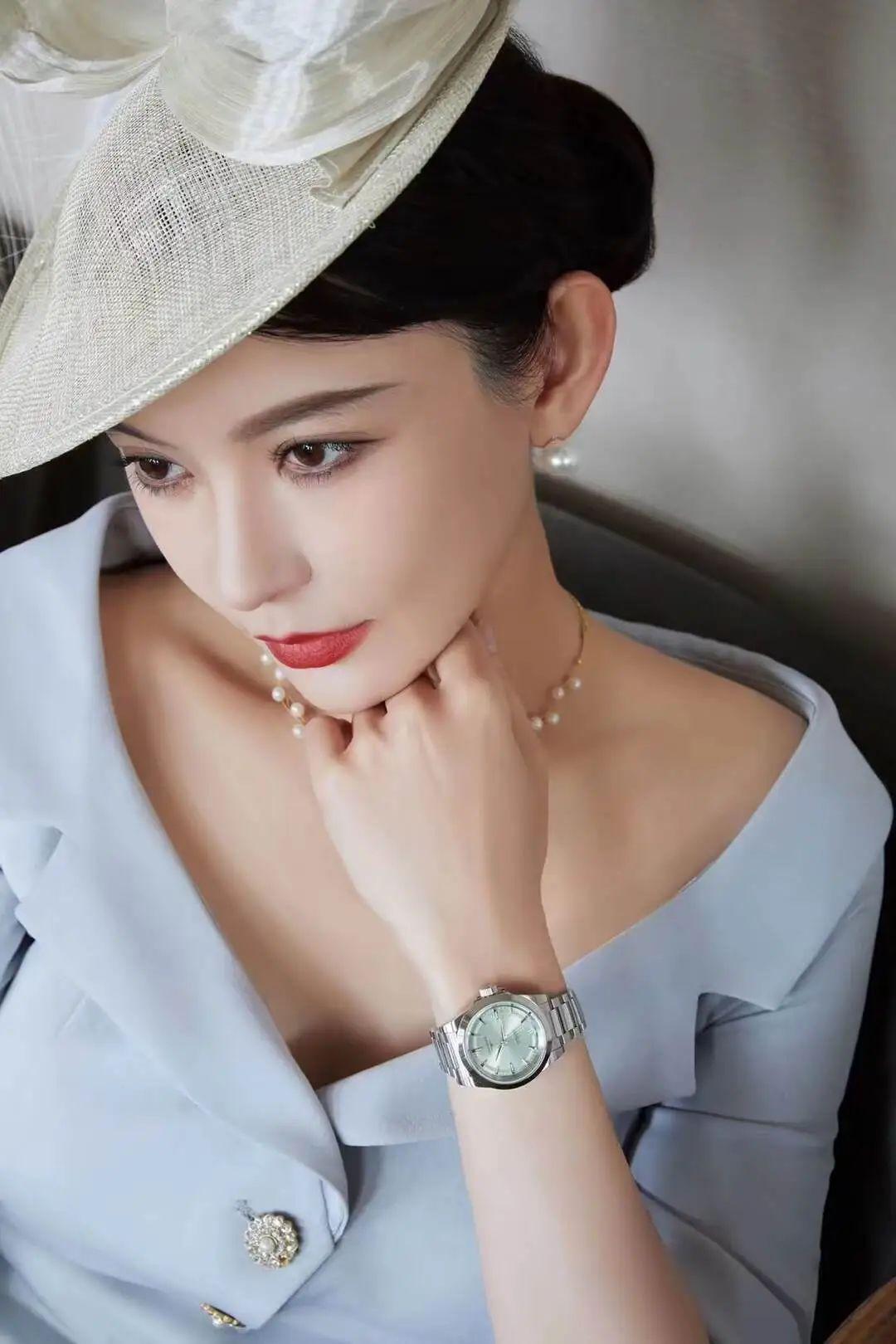 Gallery - Phụ nữ trung niên muốn trông đài các không nhất thiết phải đeo vàng và bạc, nhưng nhất định phải đeo ba món phụ kiện này - image 11
