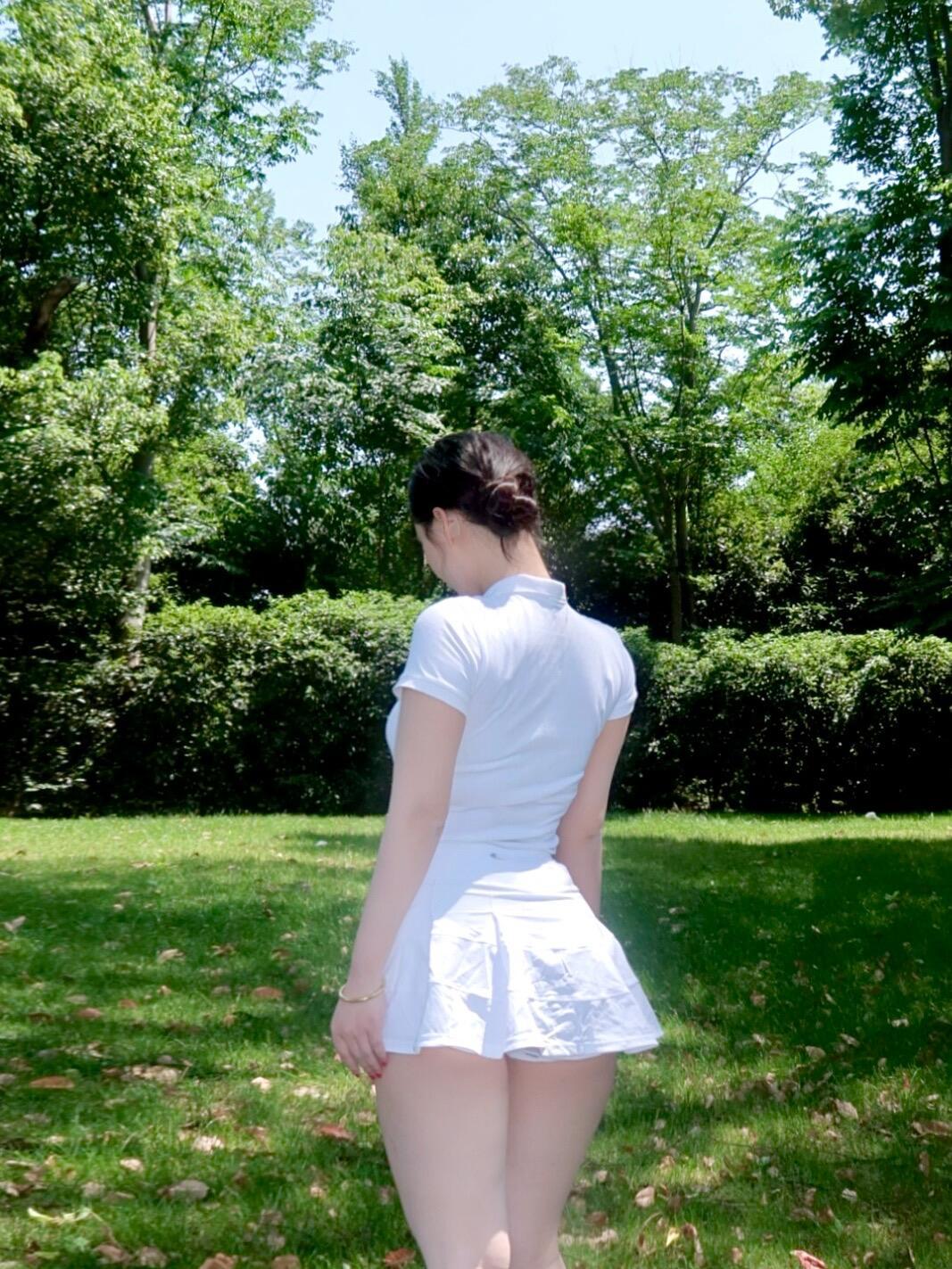 女生出门散步穿超短裙是怎样的体验?