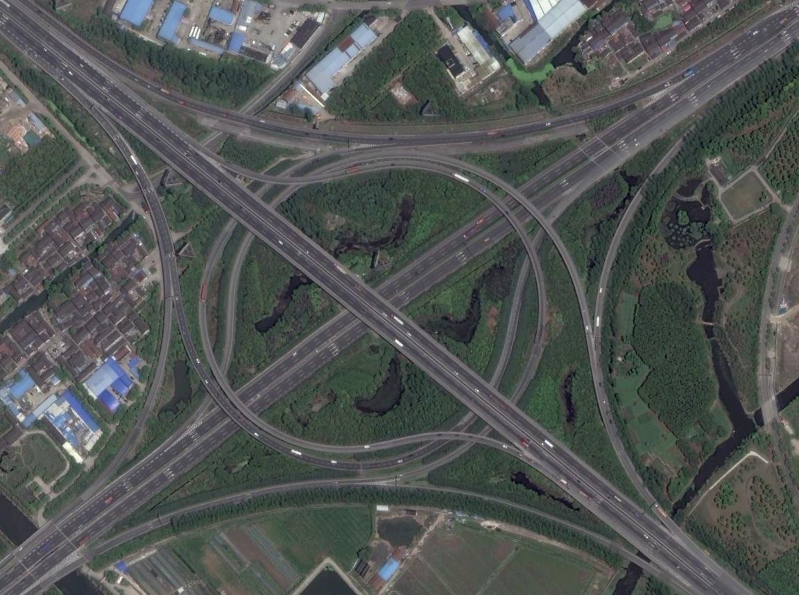 苜蓿叶式立交桥相邻两个方向左转冲突怎么解决