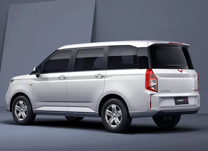 神车五菱宏光出了plus版装上涡轮机器你还斗得过我吗