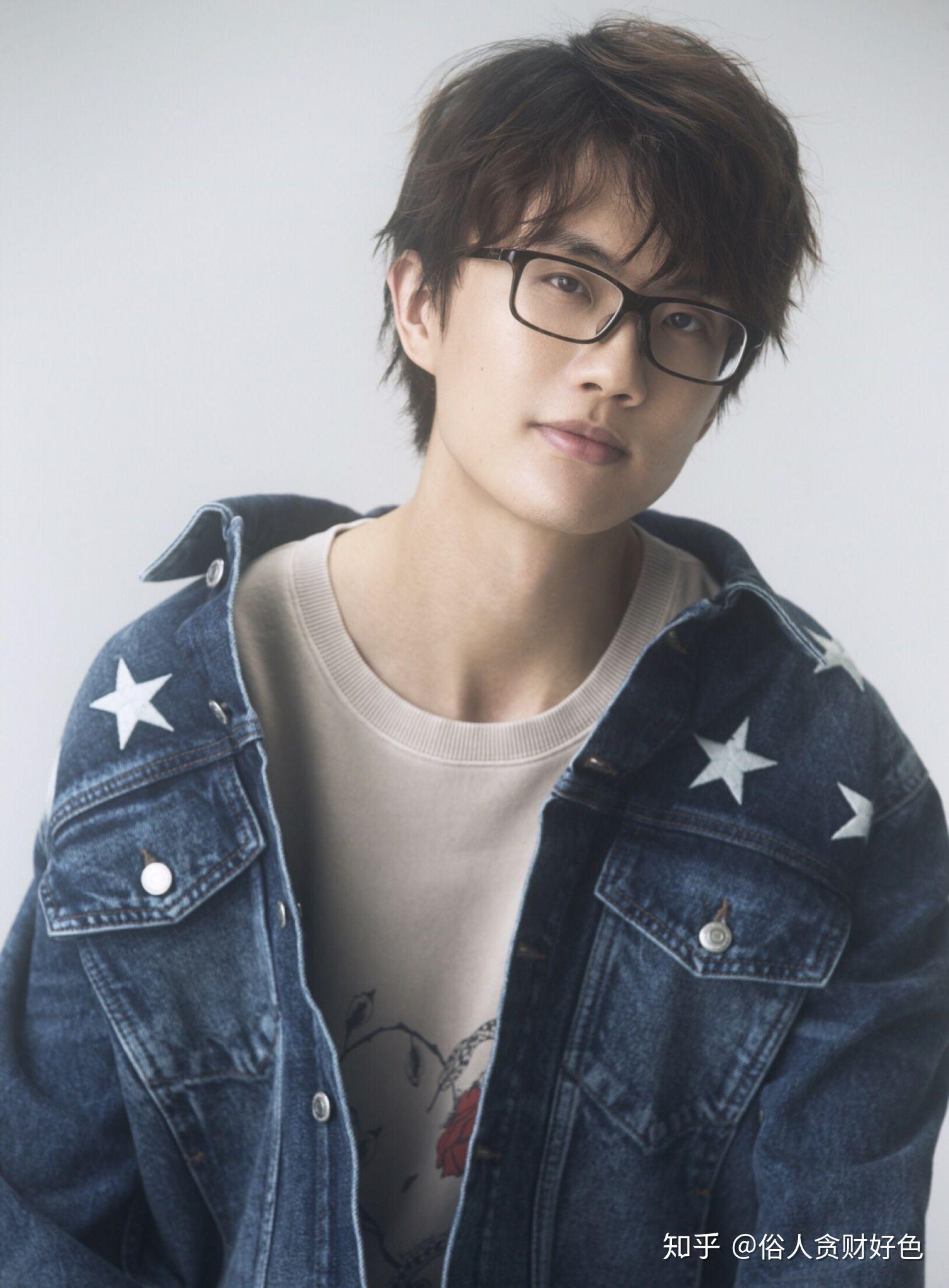 有哪些许嵩无水印的好看的照片呀壁纸呀