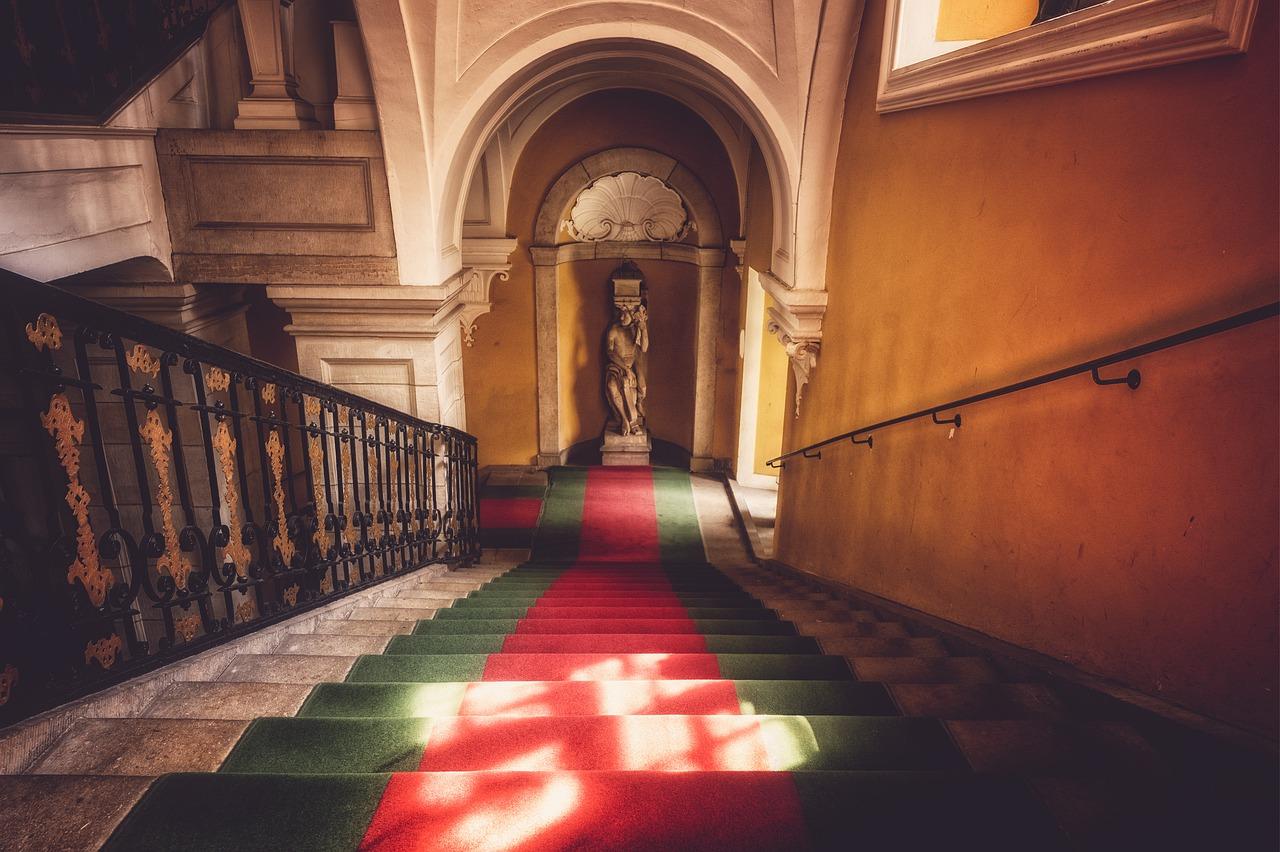 楼梯地板如何连接