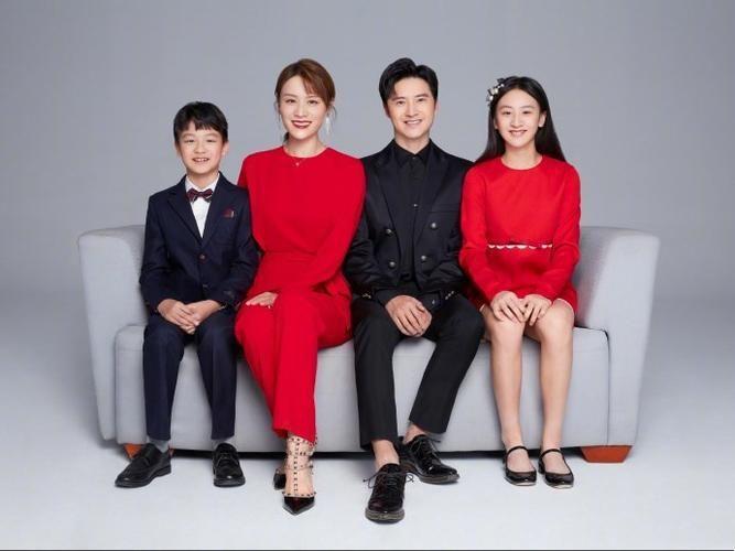 田亮一家四口拍摄新年全家福叶一茜晒幸福每天都团团圆圆