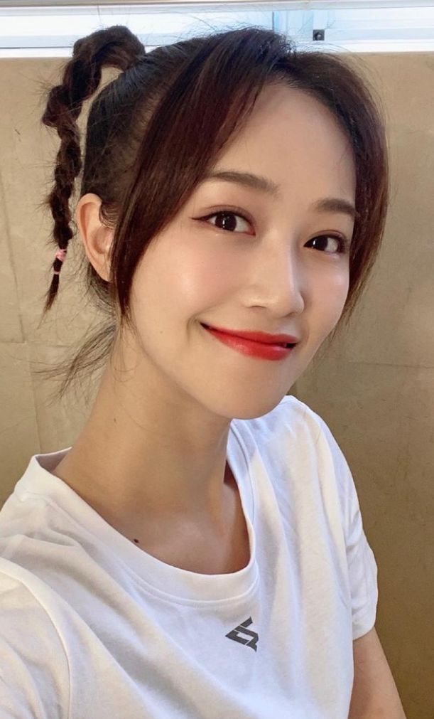 蓝盈莹恋情疑似曝光!与男子手牵手回酒店?