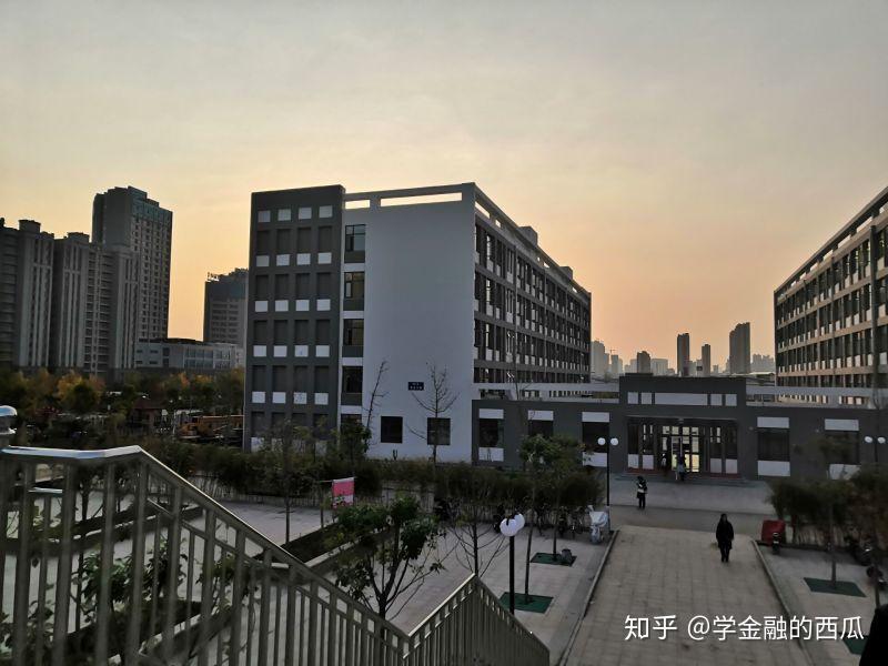 青島理工大學臨沂校區和青島科技大學高密校區還有山東科技大學泰安