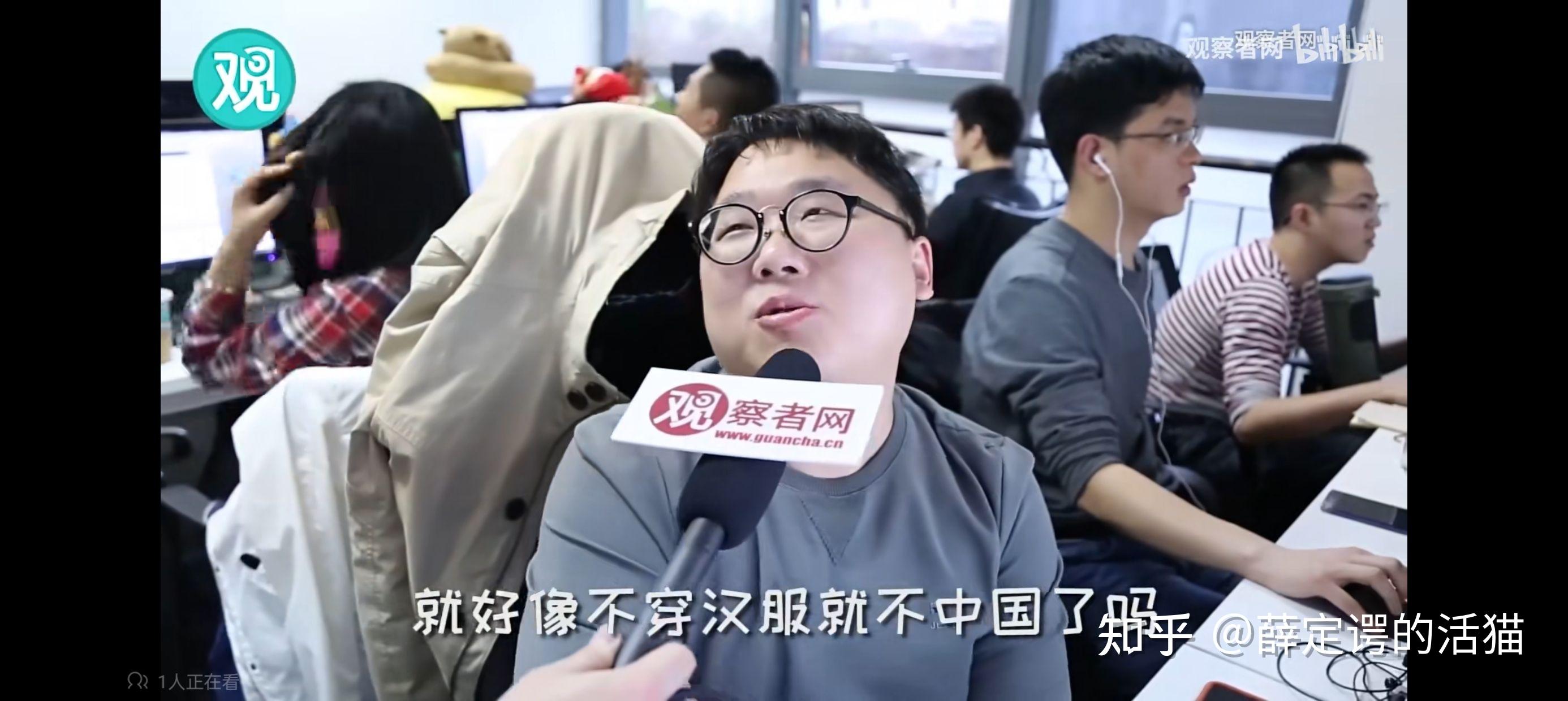 如何看待澎湃新闻头条新闻观察者网等媒体批大学生穿飞鱼服接待游客没