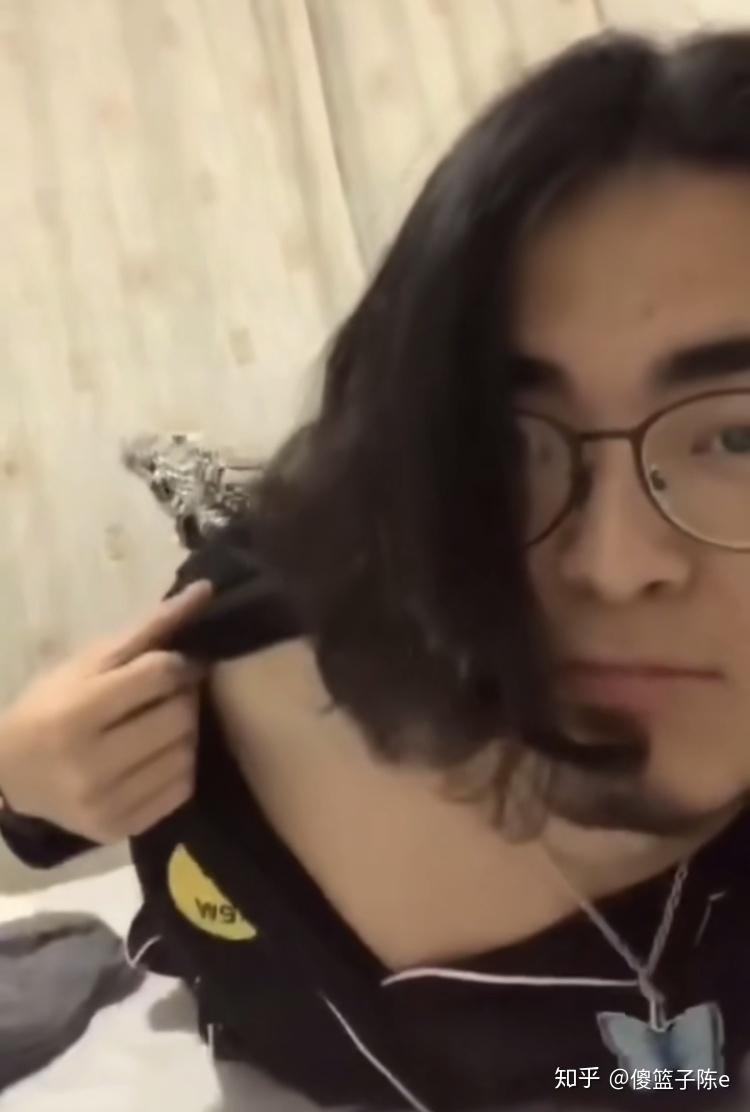 能不能贡献出你们带篮子的表情包? - 知乎