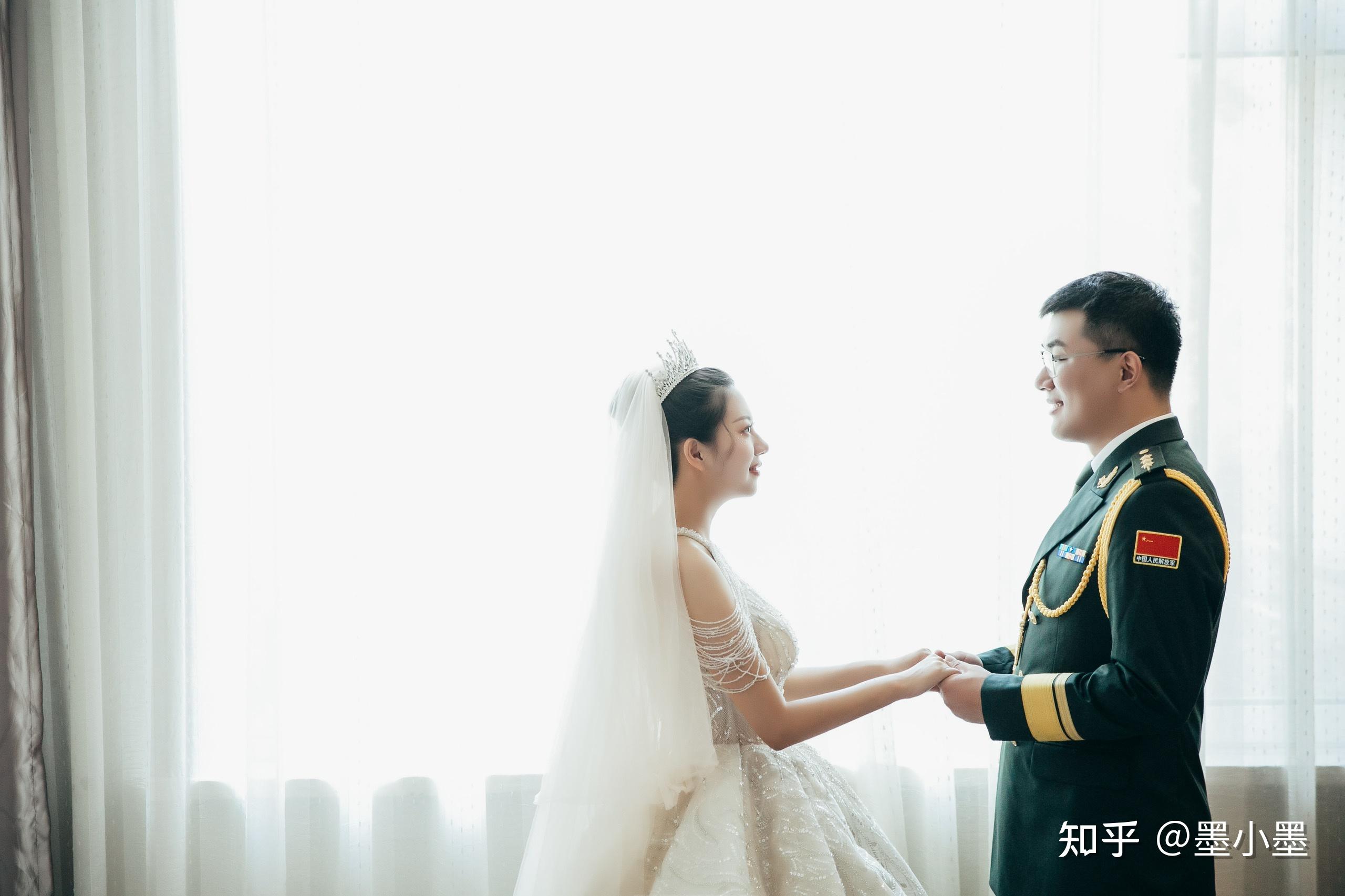最美集体婚礼！14对军婚新人今天结伴牵手同行_北京日报APP新闻