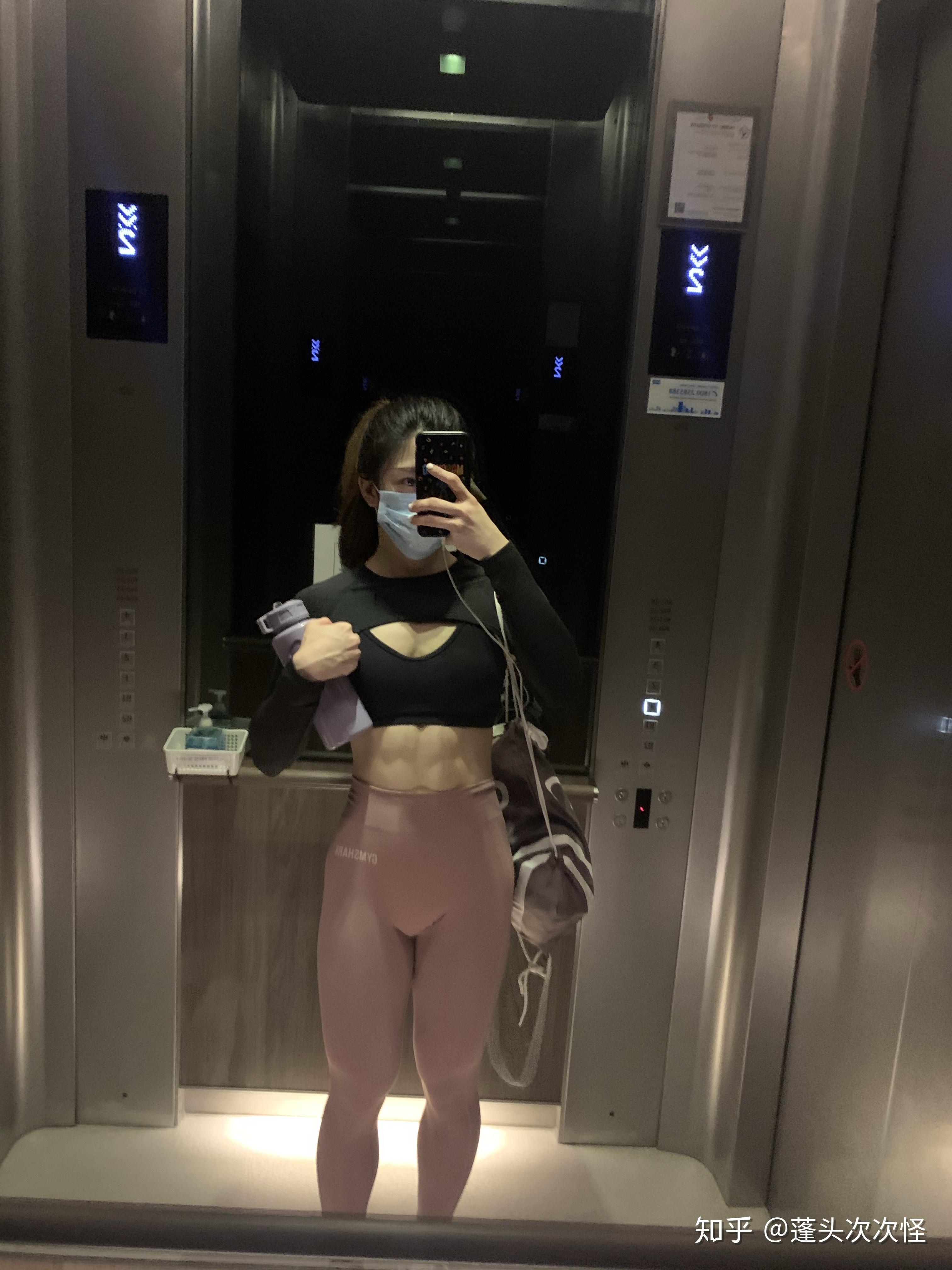 女生某百度计算器测的体脂率12%,我觉得太假,视觉上23%左右,但是大腿