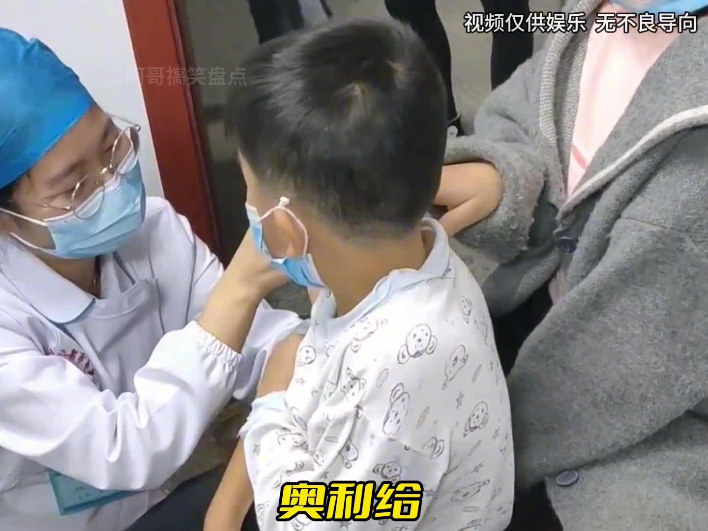 用最怂的表情说着最硬气的话盘点幼崽打针爆笑场面