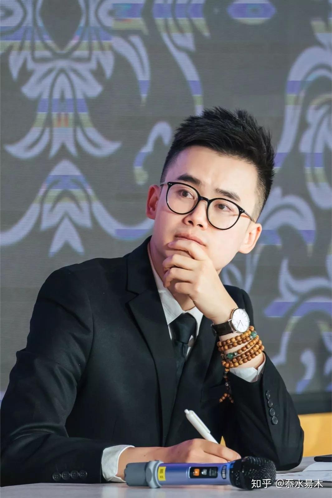 怎样才能成为熊浩老师的女朋友