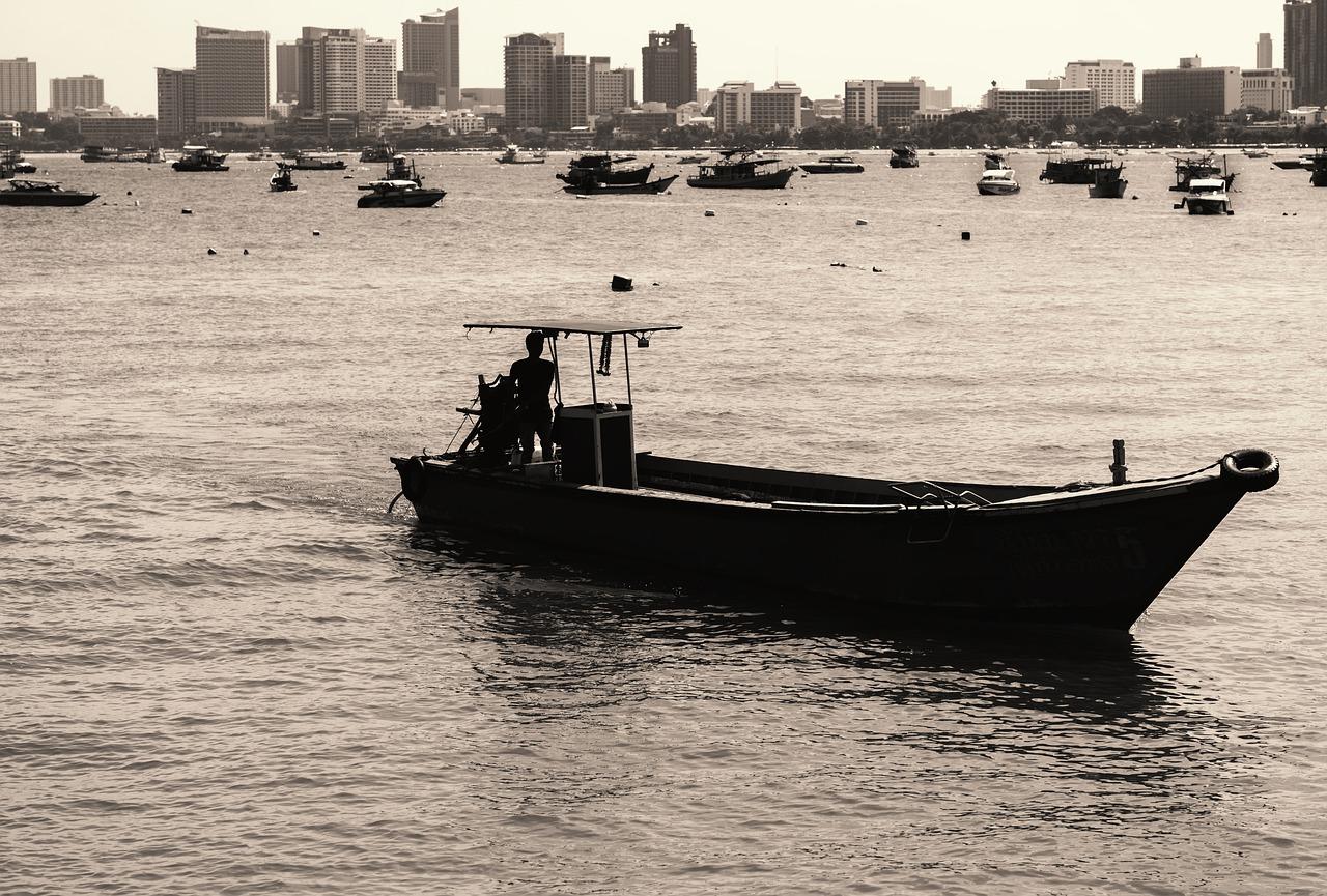 4. 儿童游乐设施