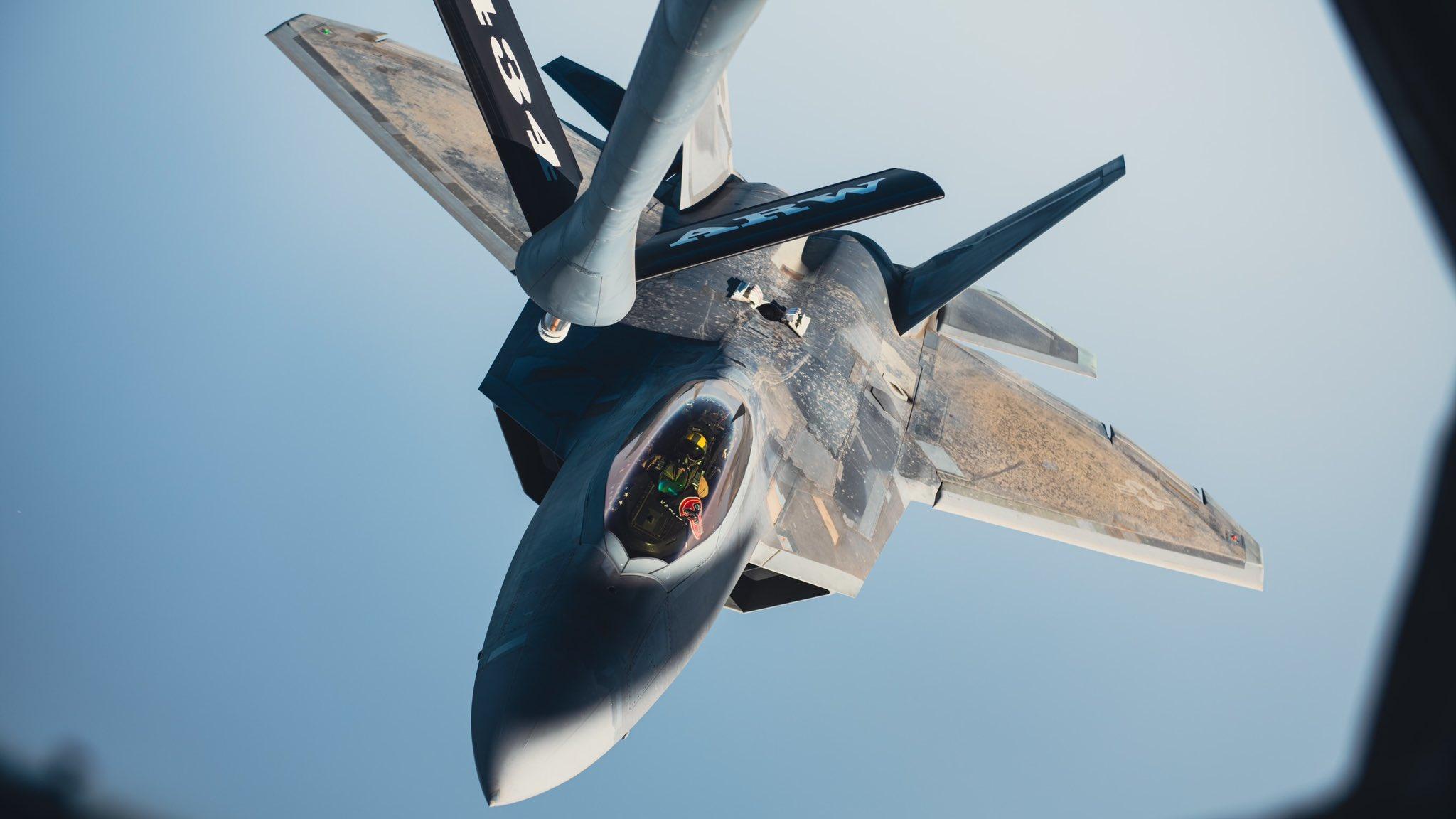 有哪些好看的战斗机壁纸?(最好是苏式和美式的)? - 知乎