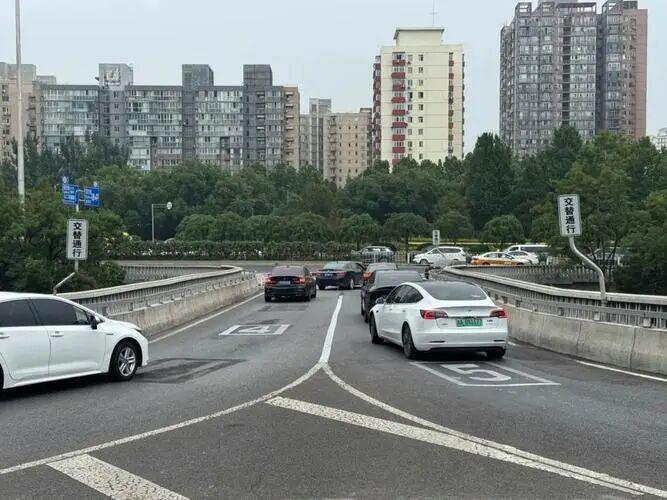 什么叫拉链式通行?为什么那么多司机都不懂?