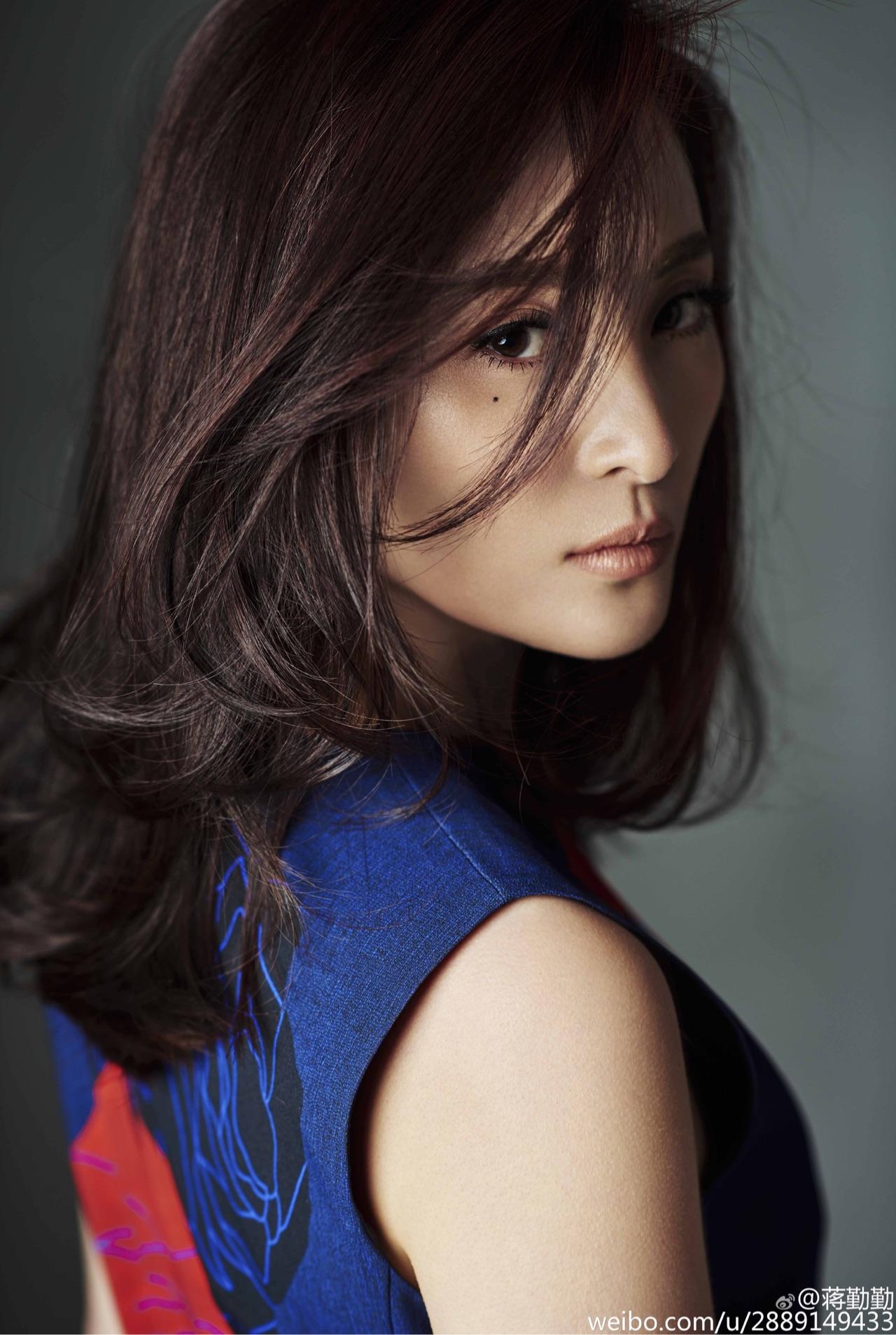 如何评价蒋勤勤的长相?