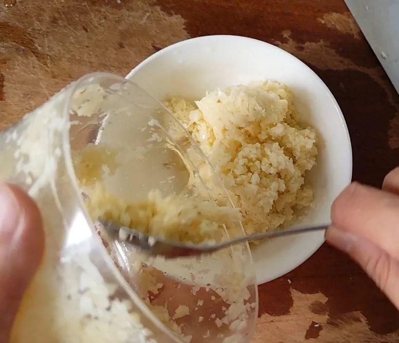 带子怎么处理?带子怎么做好吃?试试蒜蓉粉丝带子 - 知乎