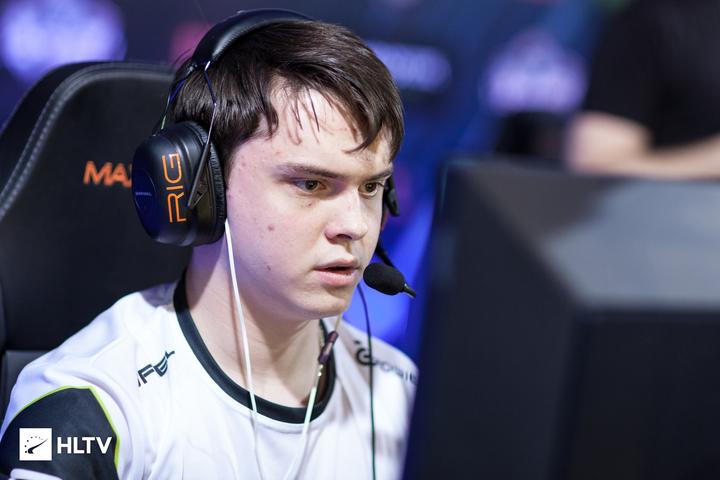 navi宇宙世界线的串联者冷面枪神电子哥