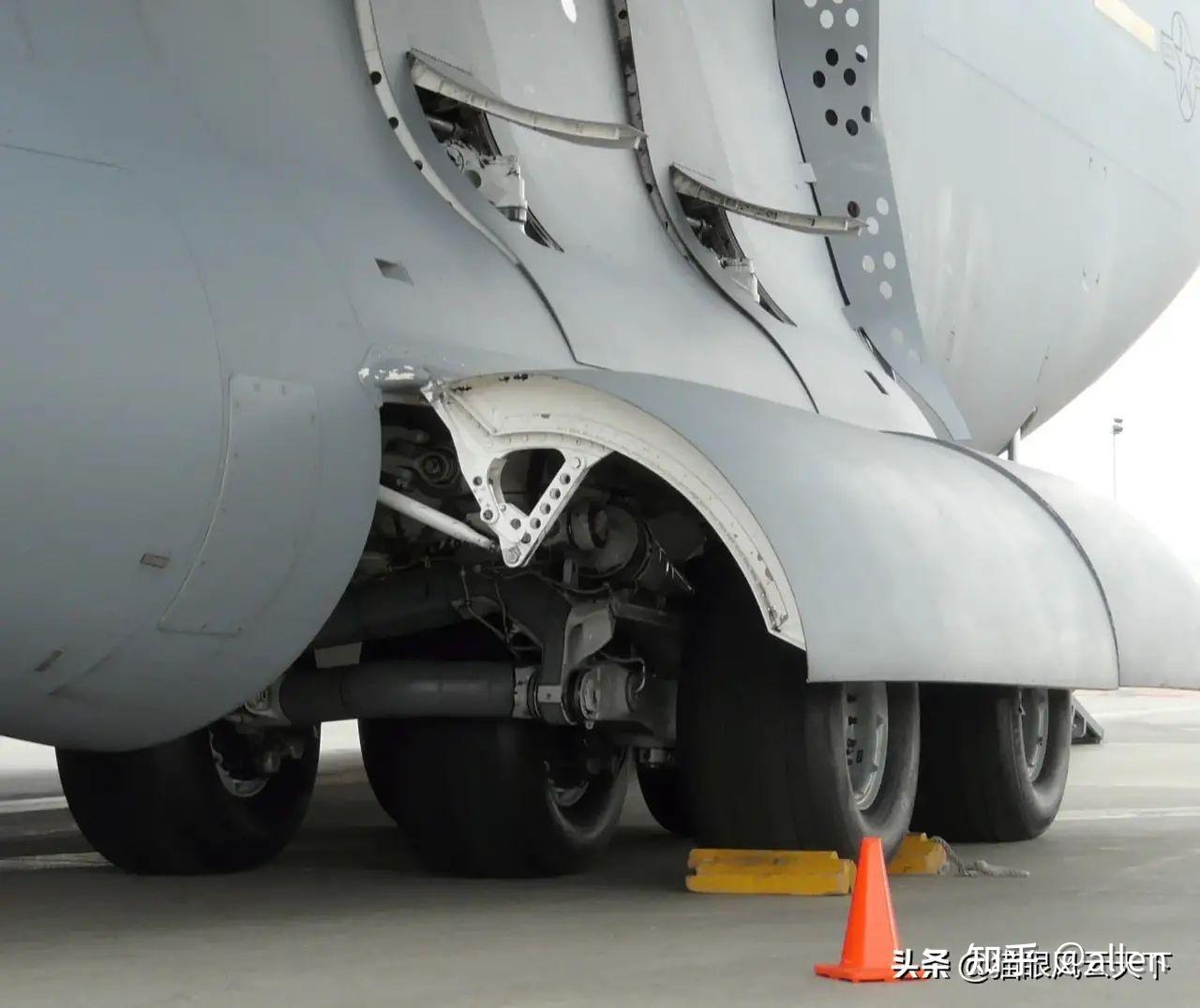 从理论角度看阿富汗人的扒飞机行为有成功的可能性吗? - 知乎