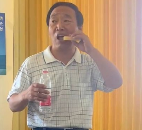 老牌国货红卫董事长直播吃肥皂