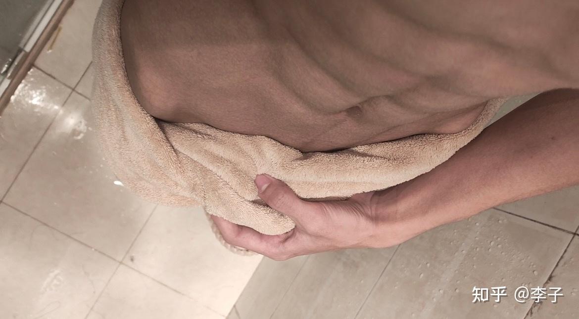 男生什么样的腹肌才是好看的腹肌?