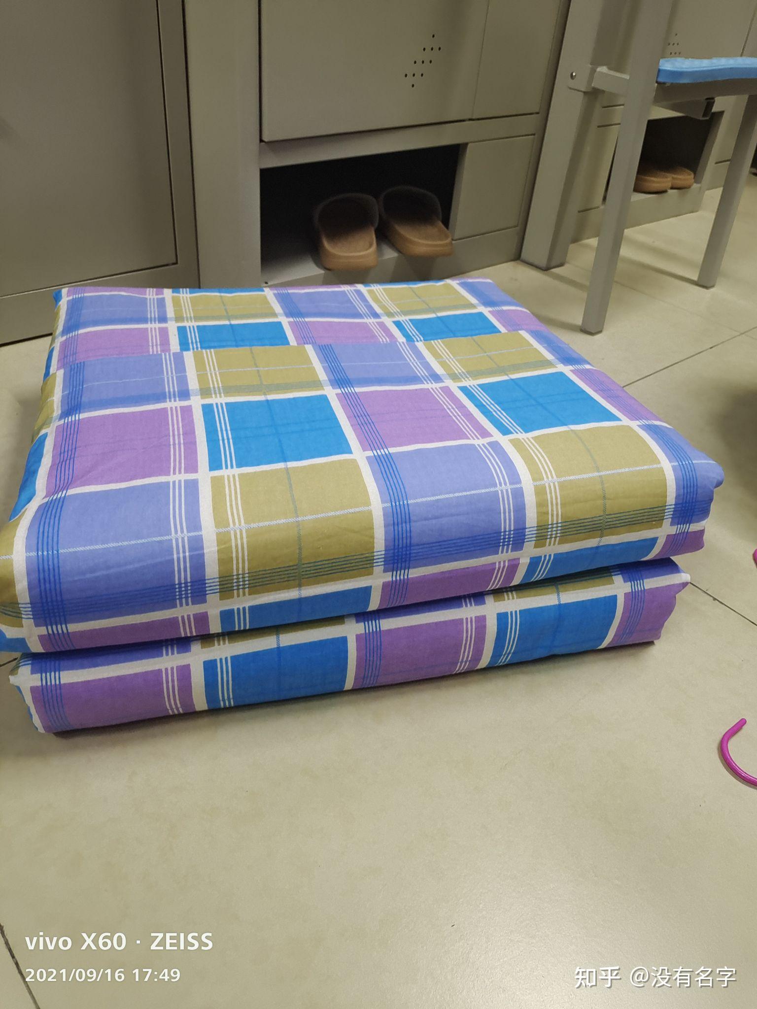 蓬松被子如何在军训时候叠出军被样子? - 知乎