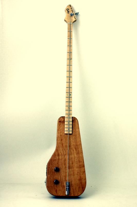 大一新生女孩子准备学点乐器喜欢摇滚温柔型布鲁斯爵士请问我应该学啥